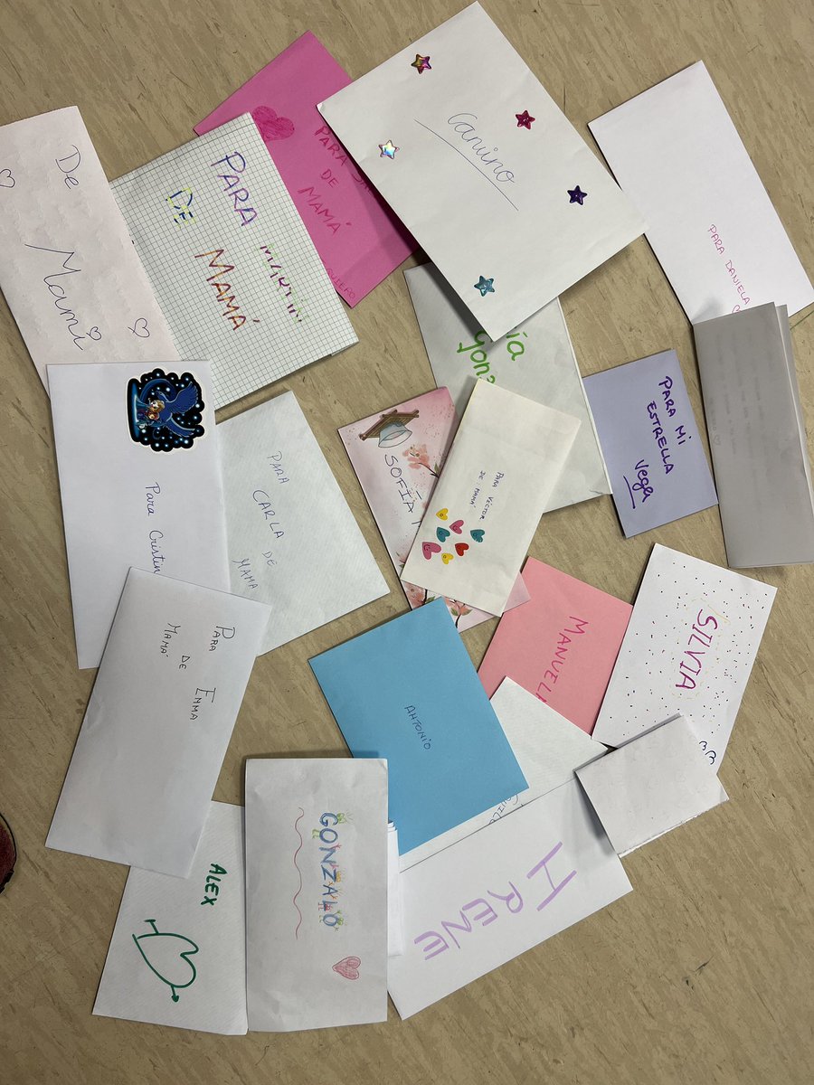Comenzamos el lunes con mucho amor en las clases de 5 años ❤️❤️❤️ Recibimos cartas de las mamás!! Gracias a todas, sus caras eran 🥰 <a href="/HBSTORREJON/">Humanitas Torrejón</a>