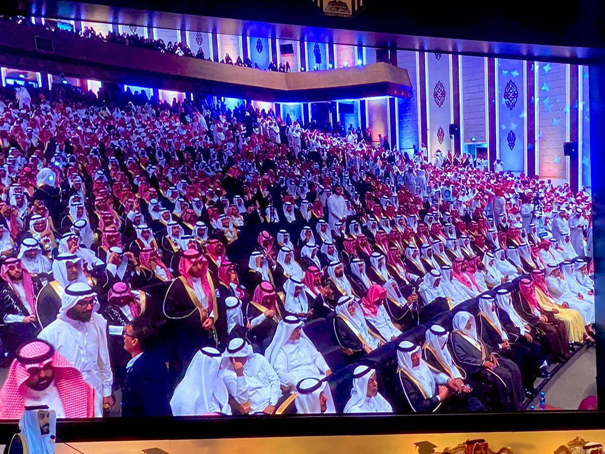 Hamedalshwekan's tweet photo. اللهم لك الحمد والثناء فقد سعدت بحضور الحفل البهيج  برعاية سمو امير المنطقة @HRHPFAISAL1 بتخرج الدفعة ١٩ من جامعة طيبه @taibahu وهنا أبارك وأهنئ الابن سلطان  والاسرة والمحبين وزملائه  الخريجين بعد سنوات من المثابرةداعيًا الله بدوام التالق والنجاح لخدمة وطننا الغالي ومجتمعناالكريم https://t.co/SiXcLX4Egz