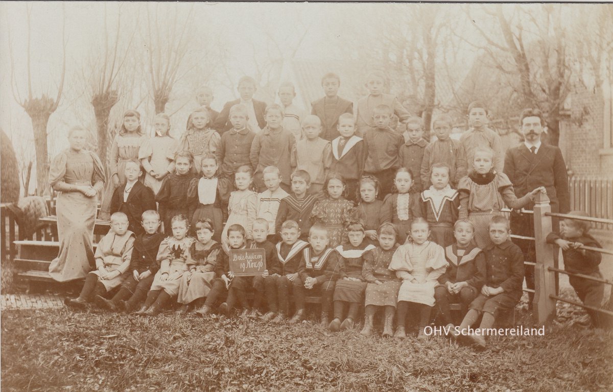 schermereiland's tweet photo. Naar school in Driehuizen in 1896 https://t.co/qdYY4pBhS5 https://t.co/6S5Ek9mnmG
