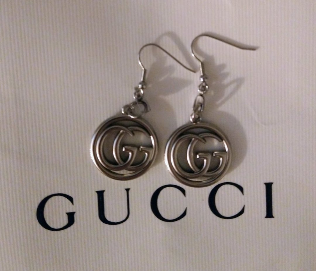 PotLuckQueen420's tweet photo. Original and #vintage #Gucci and #ChanelDeCoco zipper pulls turned into #earrings #forsale $75-$95 willing to haggle price https://t.co/vkePYIgCoK