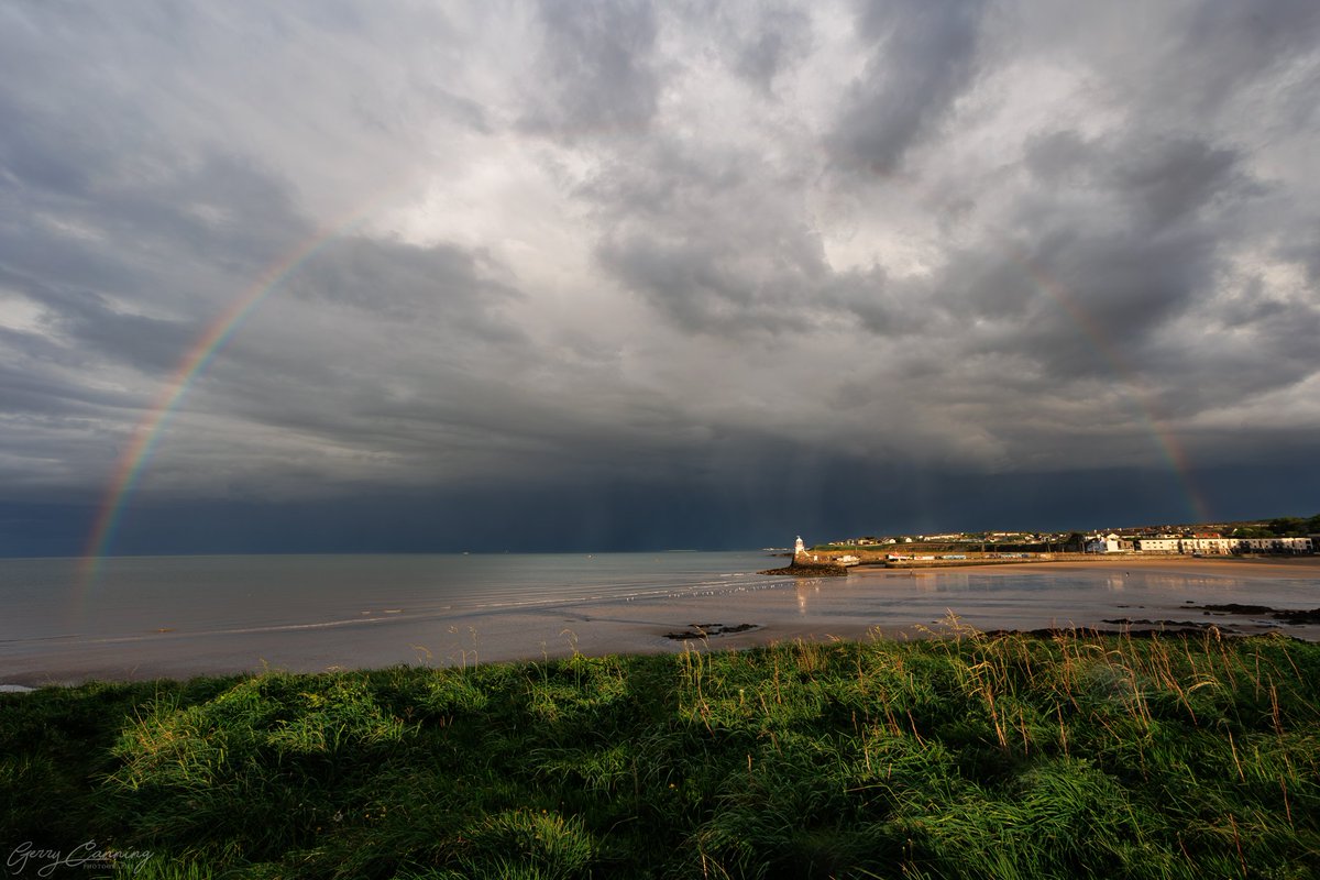 gerryjc's tweet photo. Seriously moody skies in Balbriggan this evening.

#thunderstorm  #clouds #lovefingaldublin #balbrigganbeach #ourbalbriggan #weather #rainbow   #thefullirish #addictedtoireland   #dublinskycolours #balbriggan #canonr6 #canonphotography #canon1740 https://t.co/298WO8qF3p