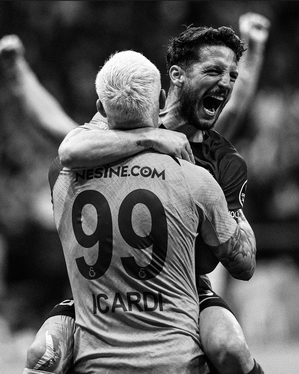 byresra29's tweet photo. #sampiyoncimbomyazdiracagiz #BuguenGuenlerdenGALATASARAY #galatasaraybasaksehir #GalatasaraySK #Icardi https://t.co/rw6T9mD3as