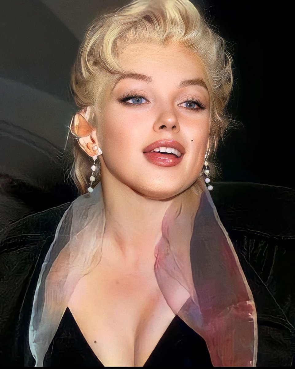 MarilynDiary's tweet photo. Marilyn Monroe at the press conference announcing production of "The Prince and the Showgirl" in 1956. https://t.co/mp1qxWQ2pb