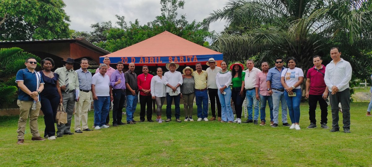 PuebloMontubioE's tweet image. En Esmeraldas// En presencia de autoridades de la provincia, presidentes de organizaciones campesinas y autodefinidos se eligió y posicionó al Sr. #NelsonVelasco @NelsonV13587932 cómo presidente de #PuebloMontubioEsmeraldas en la ciudad de Atacames.

@GoberEsmeralda1