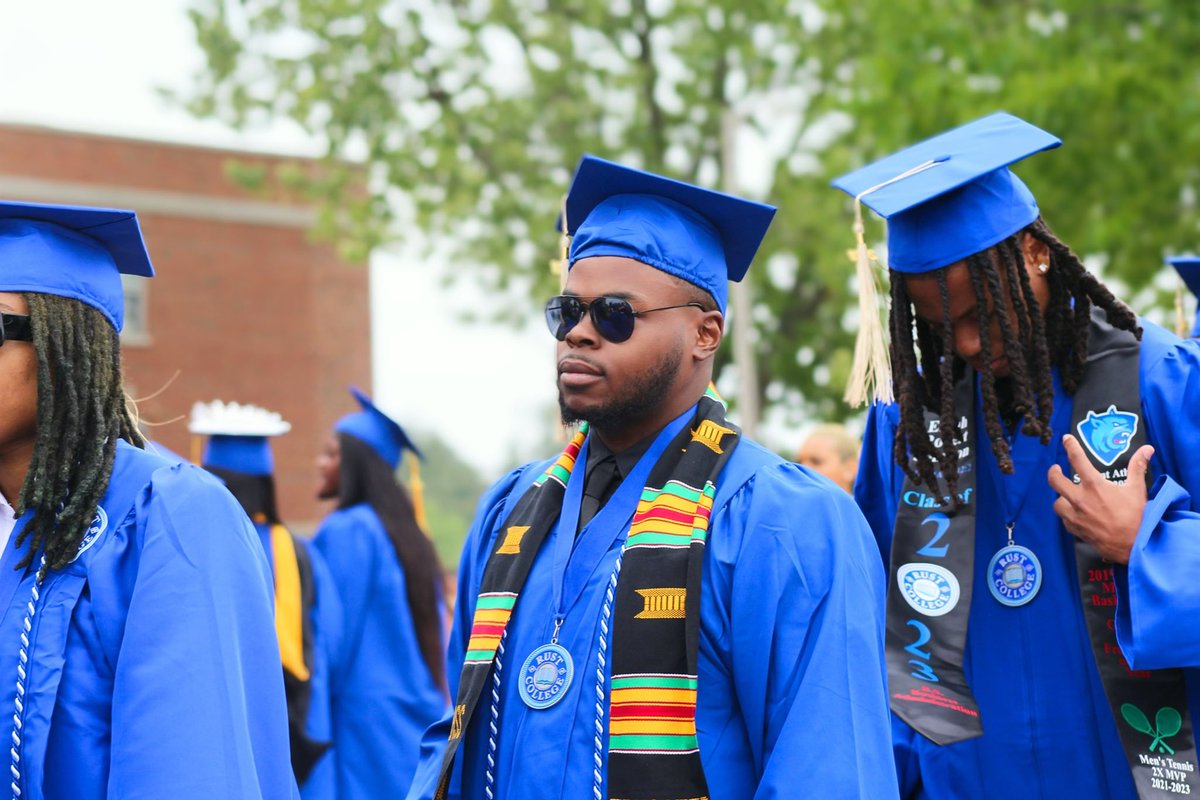 jeveon_23's tweet image. “I went missin on a mission just perfecting the craft, I locked in with tunnel vision they ain’t expect me to last.”👨🏾‍🎓✅

#firstgenerationgraduate #HBCU #BusinessAdministration #2023Grad #therosethatgrewfromconcrete