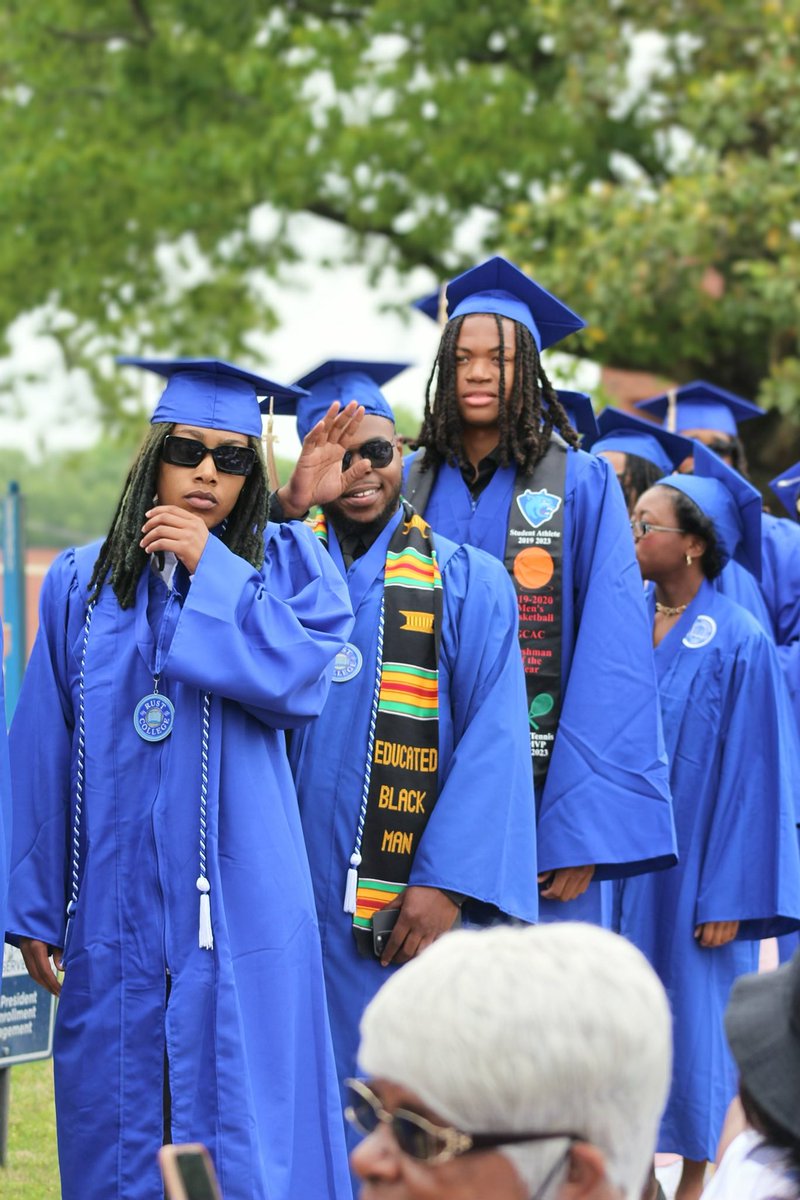 jeveon_23's tweet image. “I went missin on a mission just perfecting the craft, I locked in with tunnel vision they ain’t expect me to last.”👨🏾‍🎓✅

#firstgenerationgraduate #HBCU #BusinessAdministration #2023Grad #therosethatgrewfromconcrete