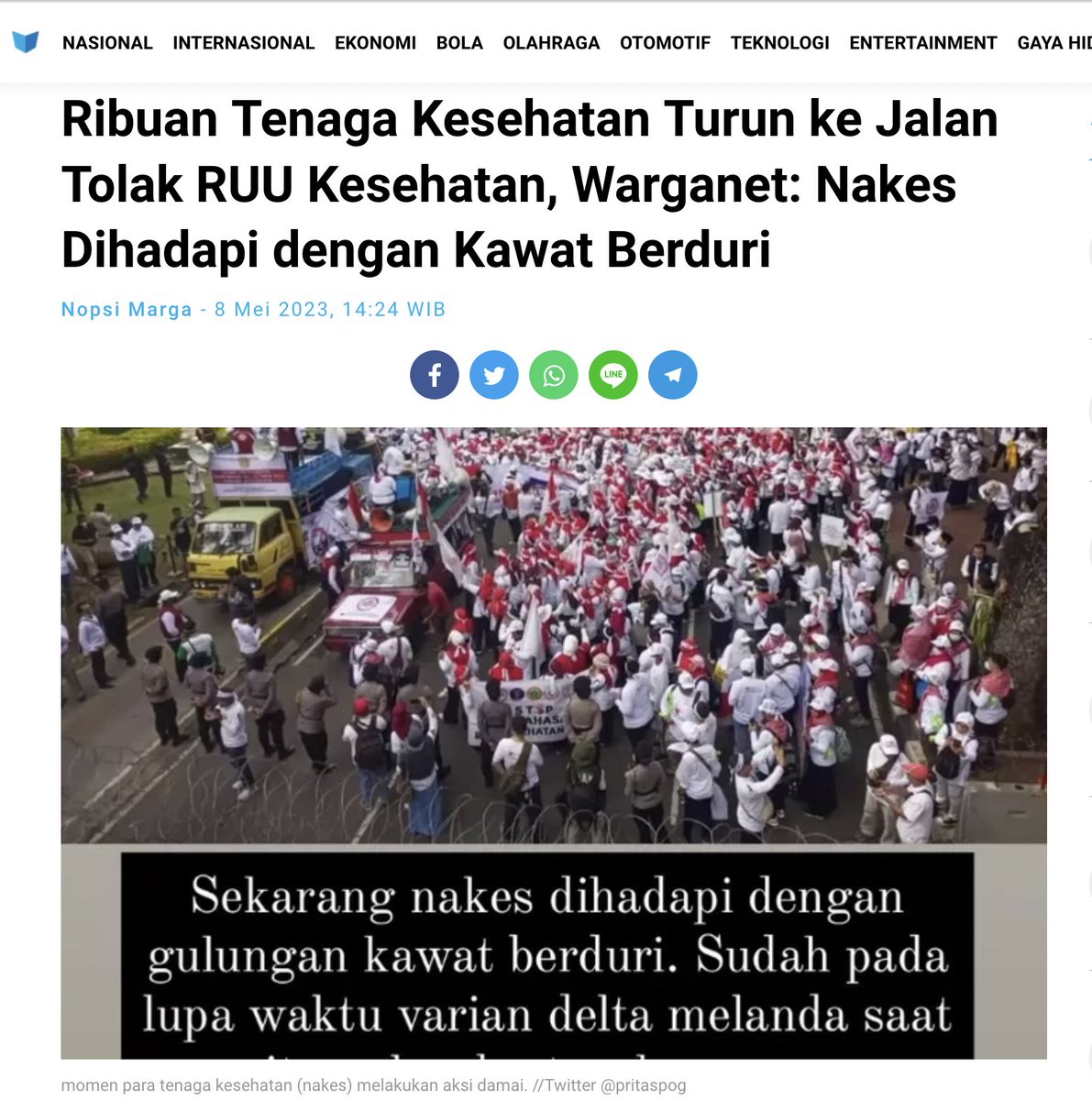DrEvaChaniago's tweet photo. Ribuan Tenaga Kesehatan Turun ke Jalan Tolak RUU Kesehatan, Warganet: Nakes Dihadapi dengan Kawat Berduri

Nakes yg selama ini dikenal sebagai profesi santun, selalu menahan diri demi rakyat

Namun malah diartikan pembuat kebijakan sebagai profesi penakut, penurut, mudah diatur seperti kerbau yg dicucuk hidungnya

Hari ini kami membuktikan bahwa kami selama ini bukan takut, hanya bersabar demi tetap melayani pasien

jika hanya masalah periuk nasi, tidak mungkin kami sampai harus ke jalan, meninggalkan zona nyaman jauh-jauh datang dar sabang sampai merouke dan siap dengan segala resiko... krn sudah ada peringatan dan ancaman bahkan pemecatan

Ini masalah keselamatan pasien, kepentingan rakyat Indonesia
RUU Kesehatan Omnibuslaw yg mau diketok paksa ini telah menghapus OP, Kolegium & Konsil beserta fungsinya....yang tentunya ini sangat berbahaya

Fungsi OP, Kolegium & Konsil ini adalah memastikan bahwa seorang nakes sudah memiliki kemampuan suai kompetensinya, sehat jasmani & rohani sehingga siap turun ke lapangan melayani pasien, melayani rakyat Indonesia

Penghapusan ini akan menyebabkan kelak akan makin banyak oknum nakes yg ugal-ugalan dalam melayani pasien krn merasa bebas dari pengawasan profesinya

Tentunya bukan ini yang kita harapkan 
Oleh karena itu..
Mari kita bersama, Nakes & Rakyat Indonesia menolak RUU Kesehatan yg diduga lebih kepada kepentingan sekelompok saja

#StopPembahasanRUUKesehatan 
#StopPembahasanRUUKesehatan 

Demi RAKYAT Indonesia !!