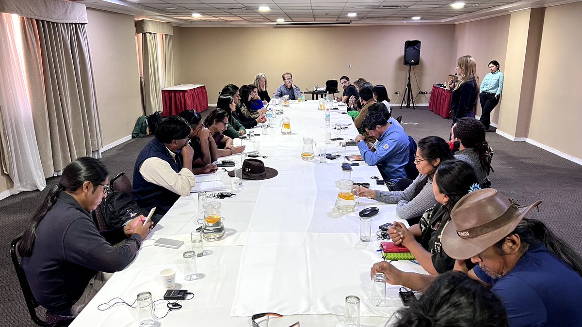 OPSAL_'s tweet photo. El agricultor e integrante de #OPSAL, Rudecindo Espíndola, junto a organizaciones de la región de Antofagasta se reunieron en Calama con el Relator de DDHH y Medio Ambiente ONU, David Boyd, donde abordaron la problemática de los proyectos mineros de litio y cobre en salares. https://t.co/y17Nbntfio