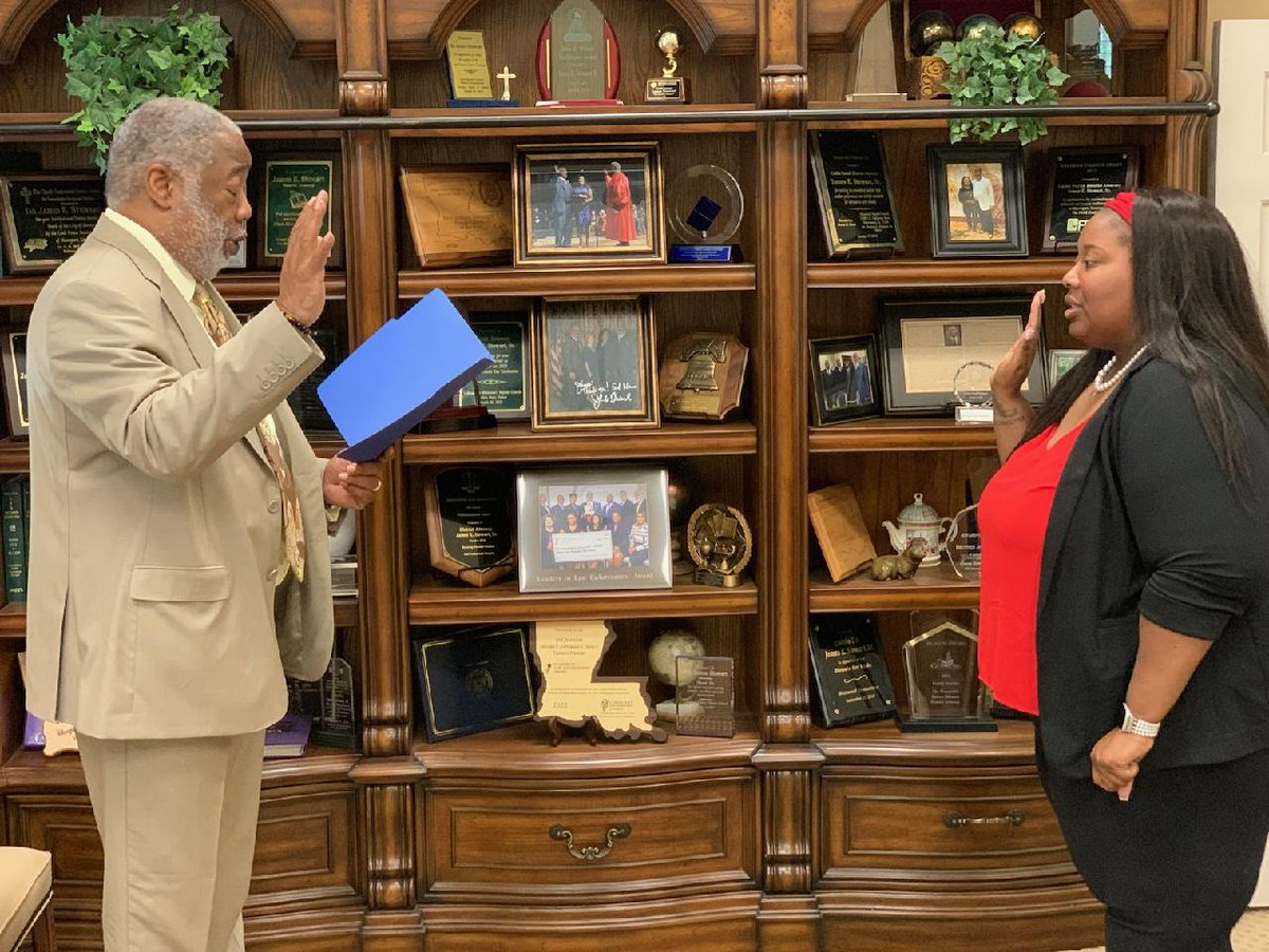 CaddoDa's tweet photo. District Attorney Stewart swears in as Assistant District Attorney , Jasmine Cooper. She is a graduate of Southern University Law Center, and C.E. Byrd High School.  Jasmine will be prosecuting in the court of the Honorable Judge John Mosely.   Welcome aboard Jasmine! https://t.co/cTvjKw42IX