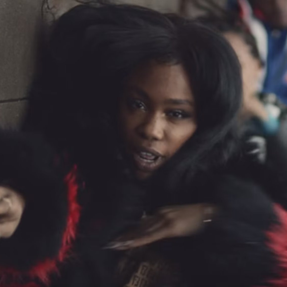 szaoncharts's tweet photo. "Shirt" has surpassed "Drew Barrymore" and is now @sza's 13th most streamed song on Spotify. https://t.co/mAxo780xVx