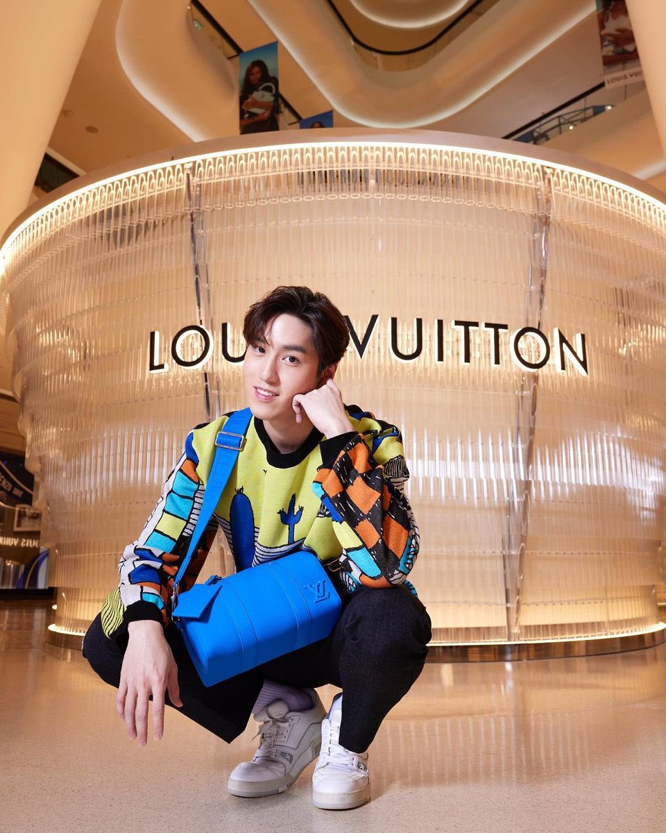 nuch1133's tweet photo. ตุกหลุมรักไม่ไหวแล้ววว💕💕❤️@LeeThanapob #Thanapob_lee #LouisVuitton https://t.co/0wzAWhAmly
