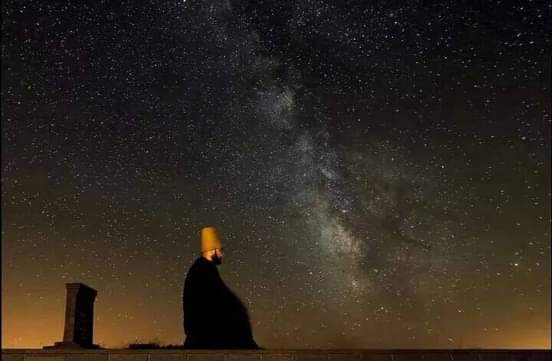 أحذر أن يذهب بك العمر دون أن تعرف من هو بداخل روحك من لا يفارقك دائما