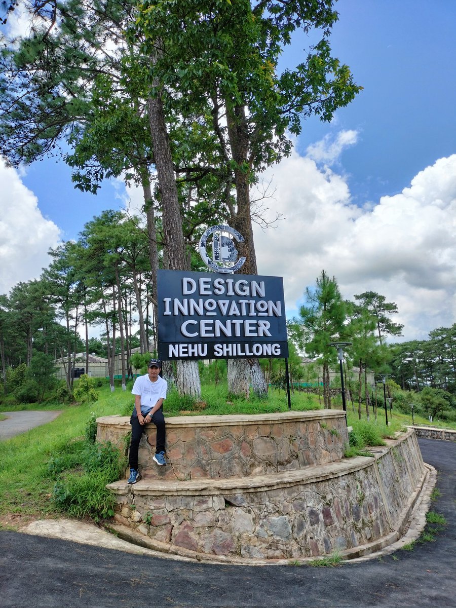 desi_casanova's tweet image. Feeling nostalgic after visiting NEHU after 11 years @nehu_shg NEHU has changed quite  a lot in these 11 years #Classof2006 #Firstbatch #ElectronicsandCommunicationEngineering  #SchoolofTechnology #NEHU #AlmaMatter