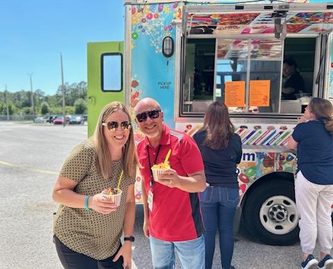Starting #TeacherAppreciationWeek with fresh and yummy salad bar lunch and <a href="/Froyo_Fresh/">FroyoFresh</a> frozen yogurt Yum!😋