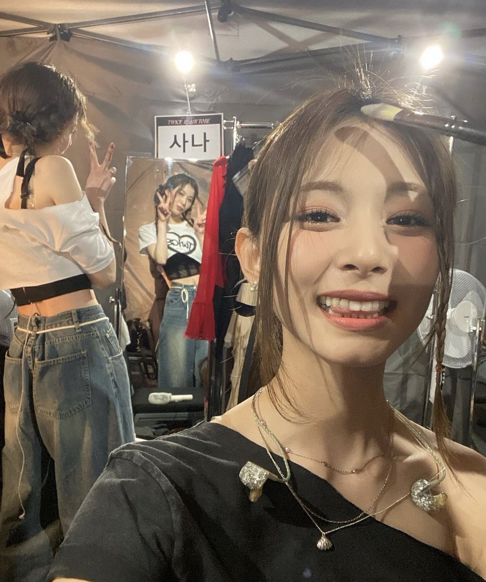 sana ₍⸍⸌̣ʷ̣̫⸍̣⸌₎ on Twitter "Tzuyu instagram update with Sana 🥹"