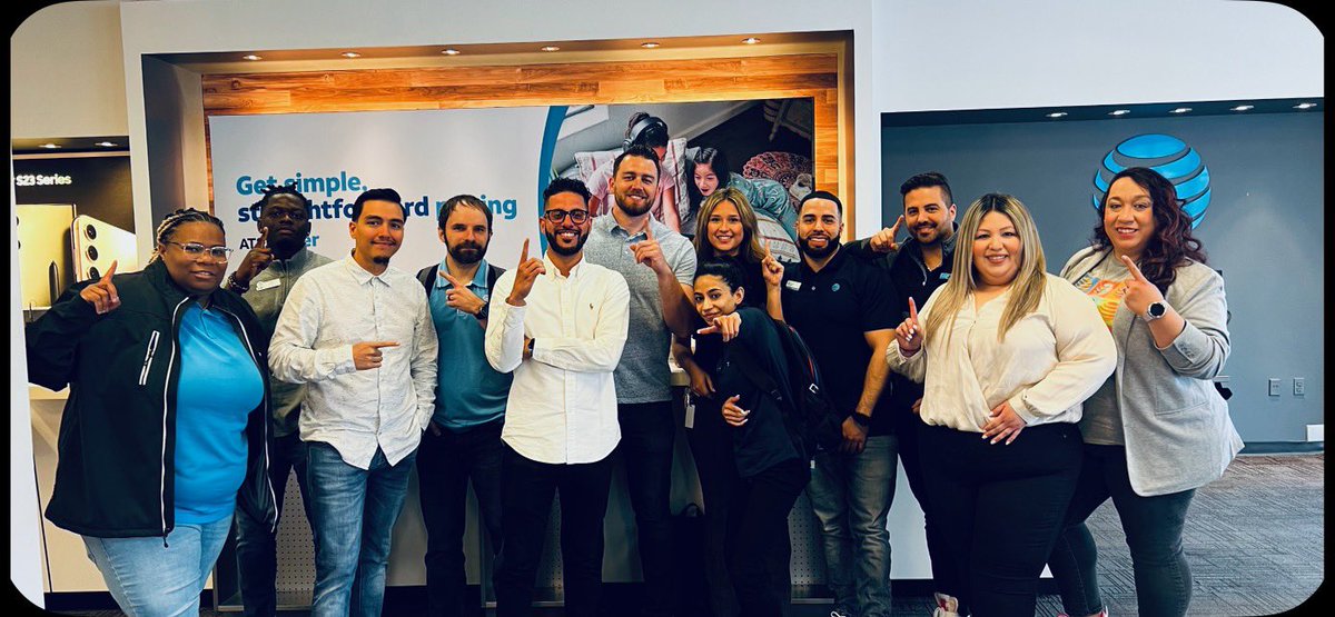 Happy Monday, starting the day off with a productive meeting with great leaders and coaches #GForce
#TeamFusion #yearofthecoaches <a href="/TeamFusionGLM/">Team Fusion</a> <a href="/GreaterLakesMkt/">Greater Lakes Market 🌊</a> <a href="/shawnglinski/">Shawn Glinski</a>