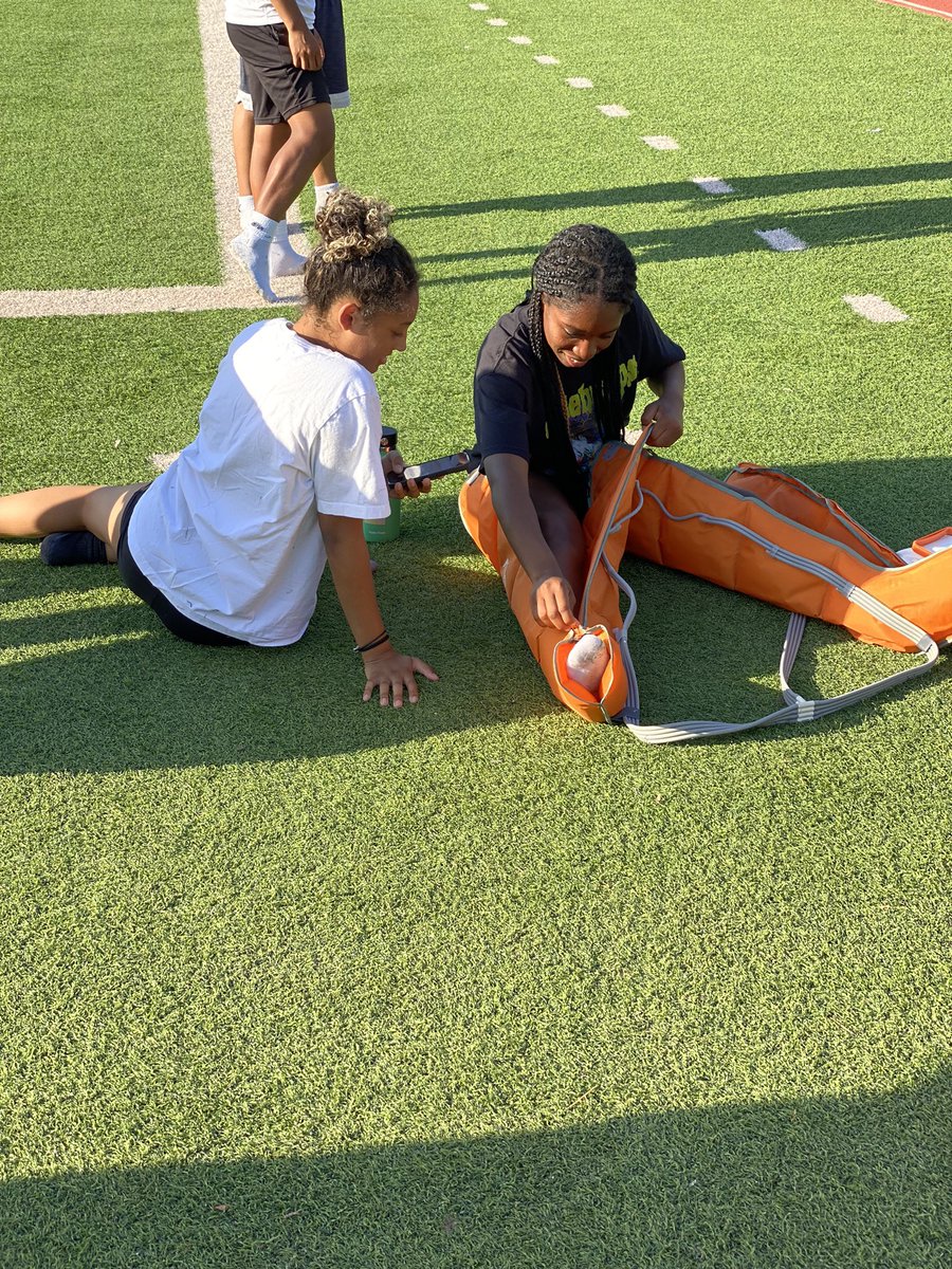 chamelle_lewis's tweet photo. I am so proud of my babygirl and everything that she has accomplished this year as an athlete (and student). She wins without gloating, respects her opponents, and takes an “L” gracefully. At the CMAC Championship, she finished 1st in Long Jump, 2nd in the open 400m, 2nd in both https://t.co/EiY9Ps1iid
