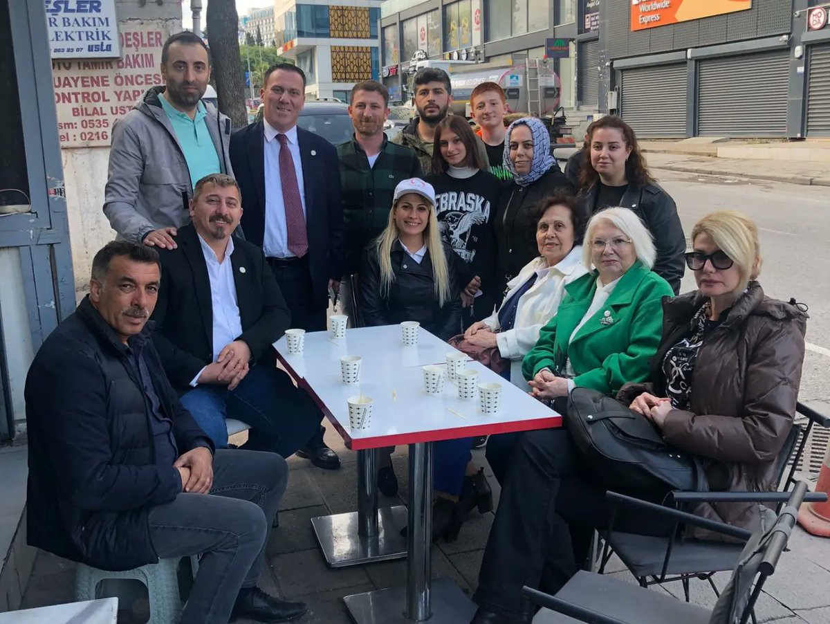 genc_parti__'s tweet photo. İstanbul 1.bölge Milletvekili adayları Pendik de  saha çalışmasında.

#cemuzan @CemCUzan  @uzanmhakan #gençparti #tepkinigöstergençpartiyeoyver #özgürlükzenginlikhedefavrupabirliği 
#vatandaşlıkparası #senbenbiztürkiyeyiz https://t.co/heNAcfZTHm