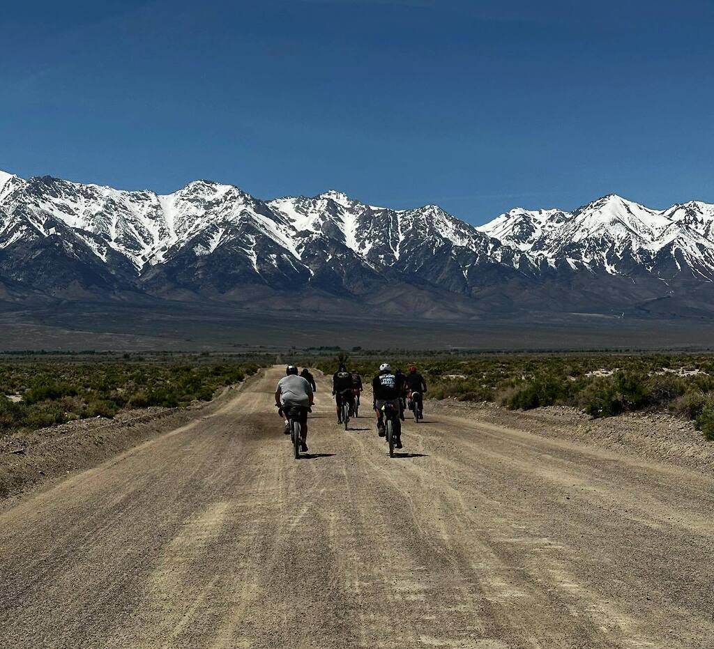 Chasing the horizon.
.
.
#bikephotography #thingsisawonmybike #outsideisfree #optoutside #lifebehindbars #grizzlycycles661 #gc_adventureteam #putitinthedïrt #gravelride #bikepacking instagr.am/p/Cr_0YJ4S1Bp/
