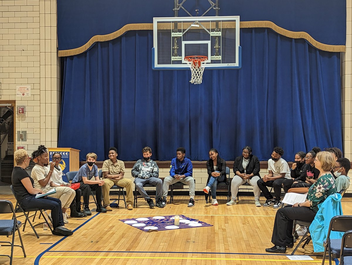 cwoverstreet's tweet photo. 7th graders demonstrated a #PeaceCircle and Mock Trial at the end of their #RestorativeJustice class led by a retired judge and local Peace Team. https://t.co/x8VmvvEOoF