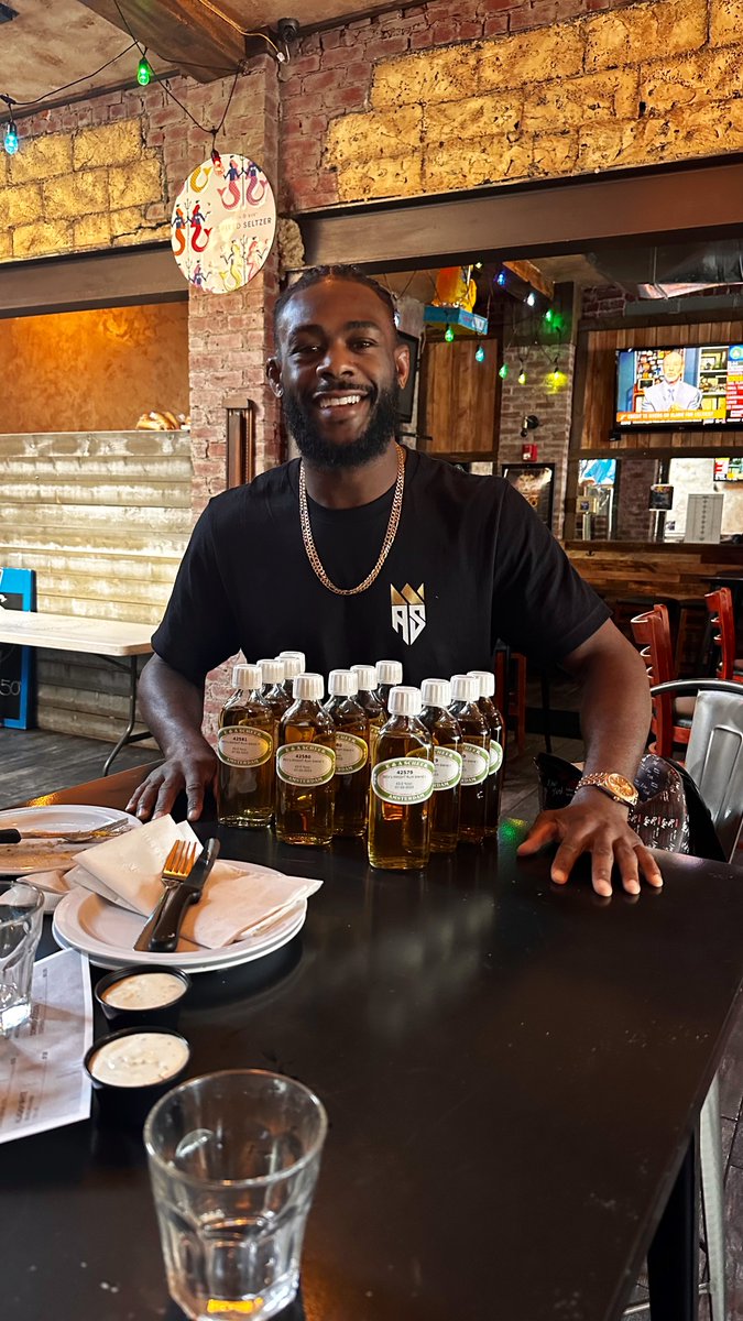 funkmasterMMA's tweet image. As discussed on the MMA Hour today, I’m going thru the tasting process for the rums we will be creating! I’m very proud to be starting this and I want to be sure the end product is something myself and the consumers will love! Cheers! 🍹
#FunkHarbor #BevsKnight