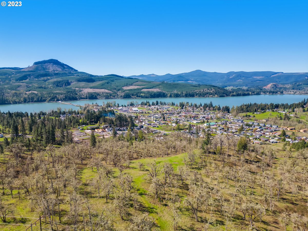 RealtressKim's tweet photo. Just Listed in #Lowell #OR. 412 N HYLAND LN! Please retweet!  https://t.co/jPUBe9n6lH https://t.co/3e1DMfNSQC
