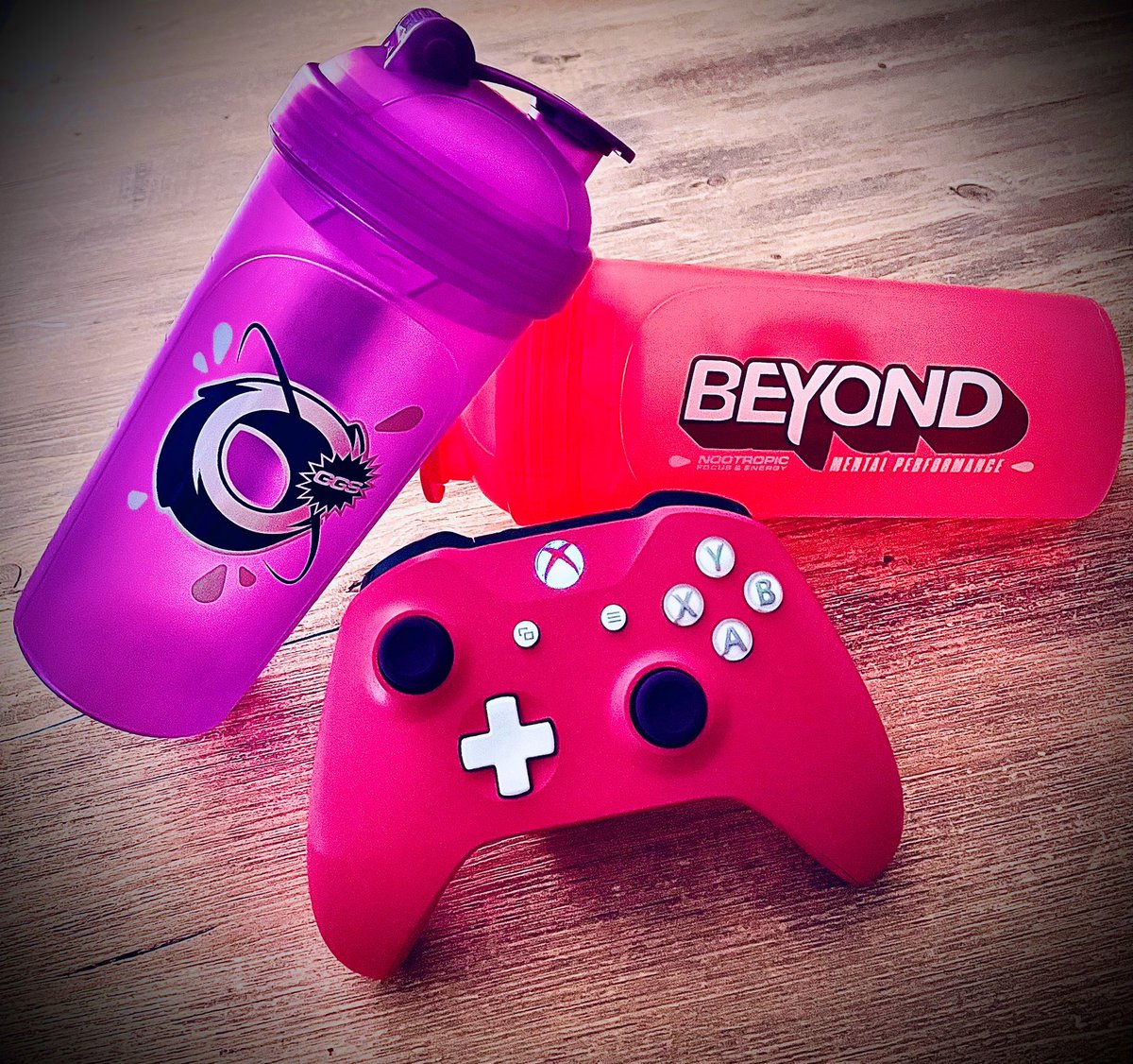 JustMeeVicky's tweet photo. The past year has had its ups and downs but working on pictures in my spare time and then being asked to help with a few projects by companies here and there has really pushed me to want to do more in the next 12 months!
#DeadIsland2 #BeyondNRG #Xbox https://t.co/wE2vdYEU38