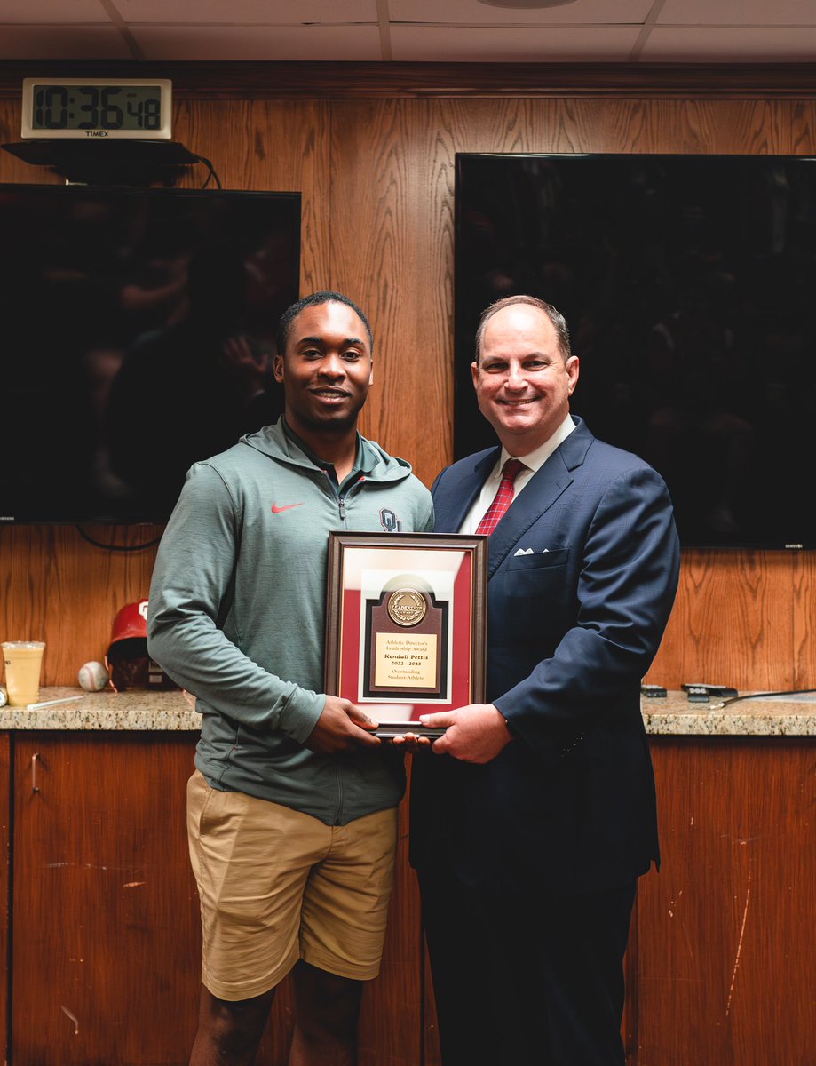 OU_Baseball's tweet image. 𝐎𝐮𝐭𝐬𝐭𝐚𝐧𝐝𝐢𝐧𝐠 𝐒𝐭𝐮𝐝𝐞𝐧𝐭-𝐀𝐭𝐡𝐥𝐞𝐭𝐞𝐬

@Rocco_Garza_G - Jay Myers Outstanding Freshman 

@wallaceclark7 - Dan Gibbens Scholar Athlete of the Year 

@kendall_pettis - AD’s Leadership Award

#COMPETE | #OB4U