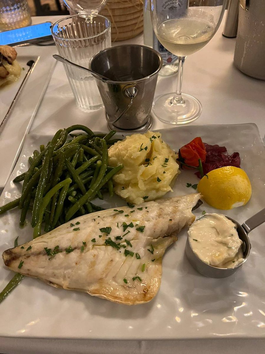 Life is very tired and can only try to satisfy their stomachs🤤