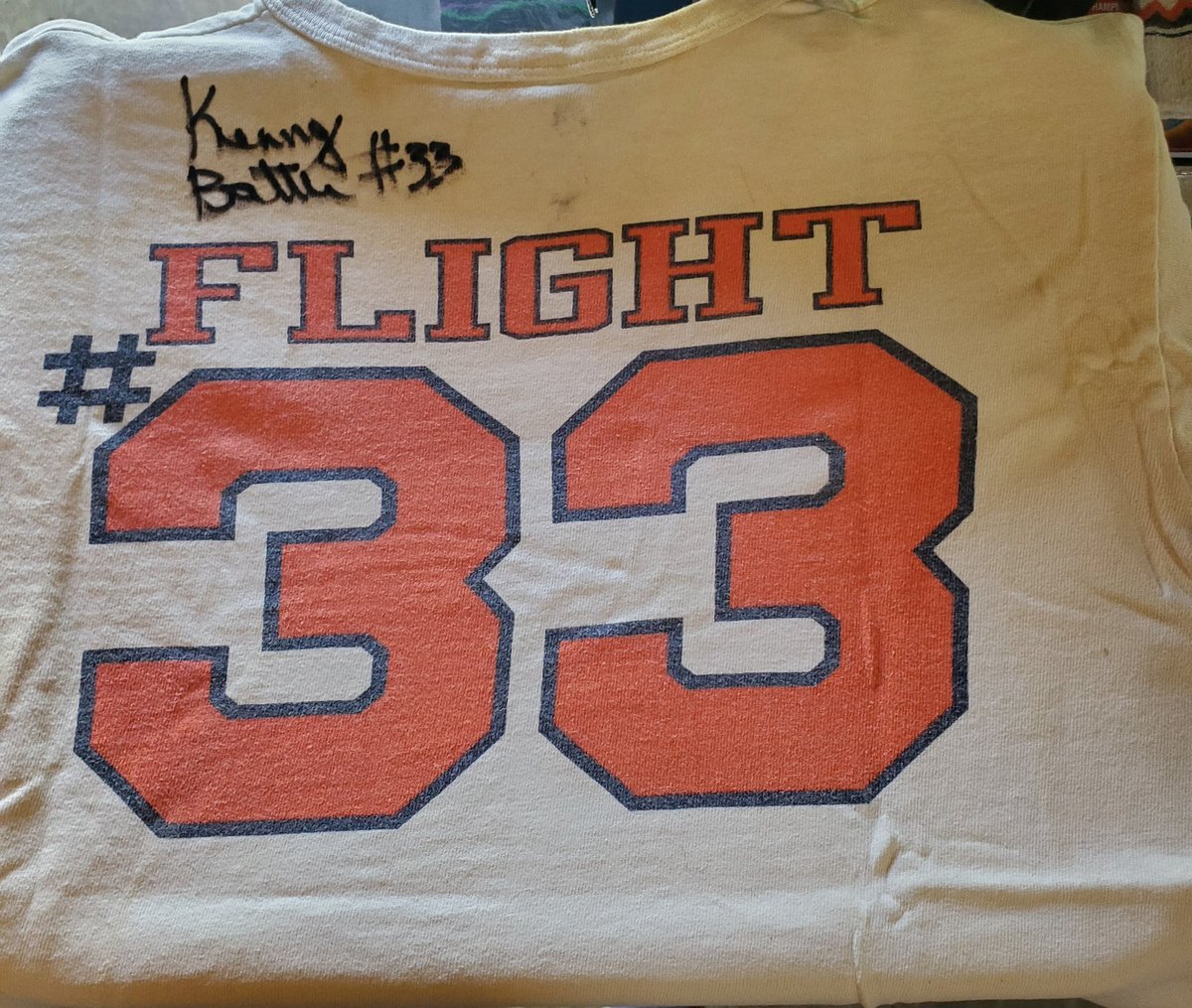 Locke_4's tweet photo. @KennyBattle33 @CoachUnderwood @illinination14 @IlliniAthletics @WritingIlliniFS @IllinoisOnBTN So very well deserved! Congrats, Kenny! #Flight33 #Illini https://t.co/sLcyrk9MZy