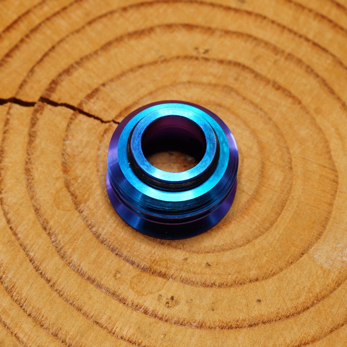VAlphaline's tweet photo. MonarchyVapes|MoNut Titanium Blue for Billet Box 新品 入荷。国内外で入手困難の激レアアイテム。現品は貴重な新品・未使用品ですので、是非お見逃し無く!👑👑👑DM大歓迎 #MonarchyVapes #Monarchy #MoNut #Titanium #Blue #510adapter #BilletBox #BB #Vape #vape好きな人と繋がりたい #vape放出 https://t.co/Q7zD82kn1R