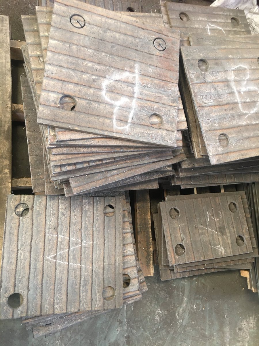 #Chromium Carbide overlay shaped parts. #Silo liner.
our wear plates offers a good deal compared with Hardox as they have more life time and less cost.

Whole sheet  and shaped parts are available.
WhatsApp:+86 158-9873-7636
