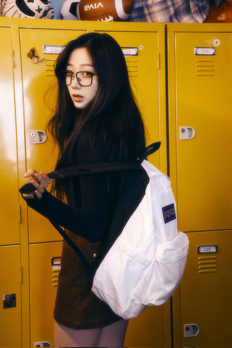 zkyujin's tweet photo. “Can I copy your homework, Gigi?” ☆ There she is, draped in a sleek black baseball jacket and bespectacled with glasses that only add to her intellectual charm. The shoot-concepts evokes a quintessential essence of the iconic television series, "F.R.I.E.N.D.S." https://t.co/cPKU96pgCP