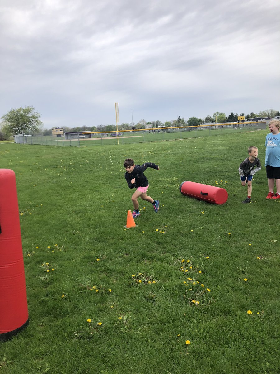 coach_Love1412's tweet photo. Day one of Blissfield Football Futures 2023 is in the books 🏈 #RoyalPride #FutureRoyals #RaiseEmUp https://t.co/5KksTnNy0n