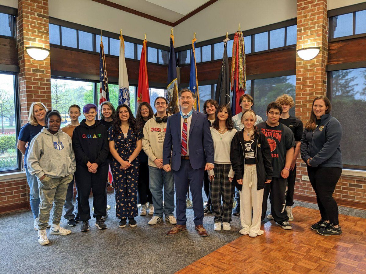 Students in Thematic Study who have been reading stories of survival had the unique opportunity to attend a Medal of Honor ceremony today at Cantigny, and then had the chance to speak with the recipient about his inspirational survival story. #AuthenticLearning