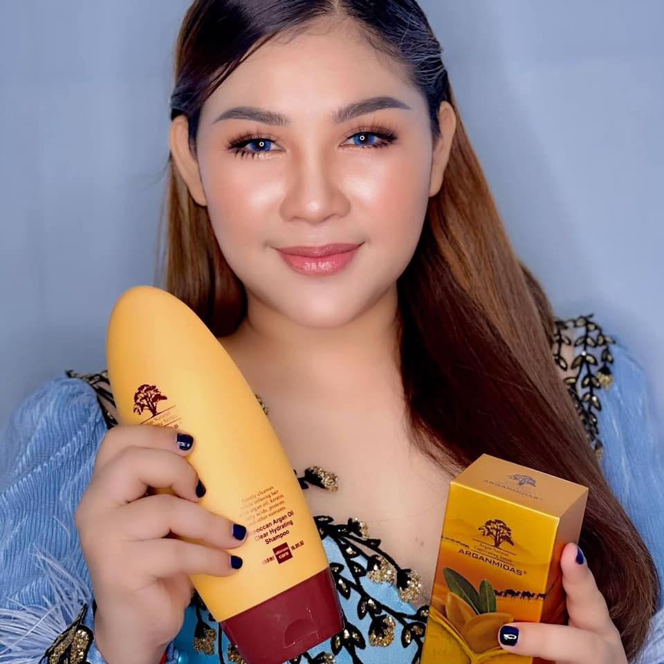 ArganmidasP's tweet photo. Added shine and irresistible softness. Arganmidas Clear Hydrating Series is formualted with Moroccan Argan Oil. Essential oils are directly delivered to the hair’s structure, nourishing and strengthening each strand from the inside out.🧡

#Arganmidas #hair #haircare #nourished https://t.co/WmNLmnQunZ
