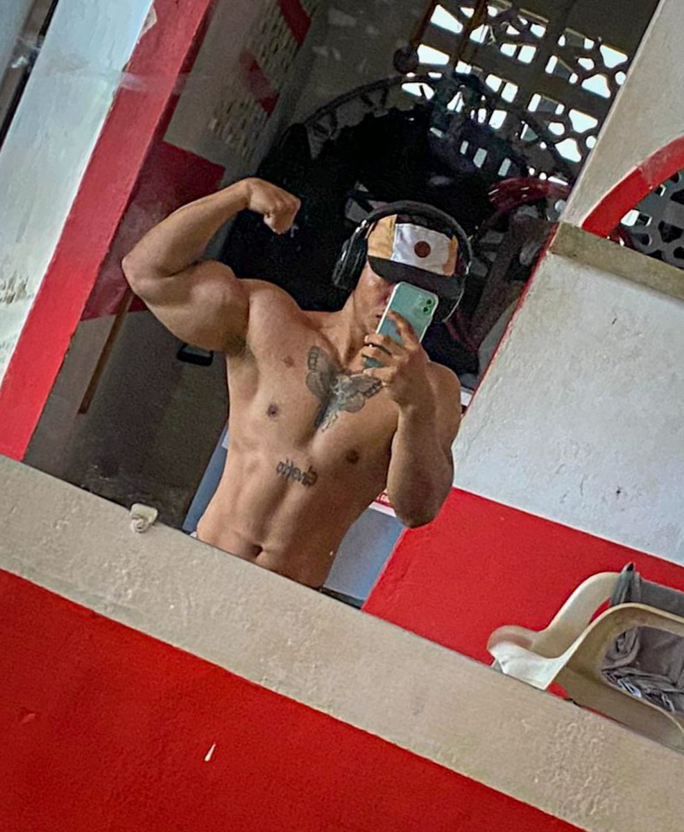 DaanRof's tweet photo. Sudadito 💦💦 https://t.co/Nl086eoCYM