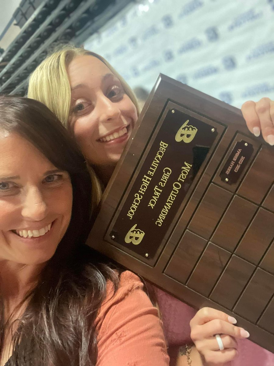 AHarris2023's tweet photo. Last Athletic Banquet🏀🏃🏼‍♀️
Co-MVP Basketball
MVP Track https://t.co/ysdowTasVQ