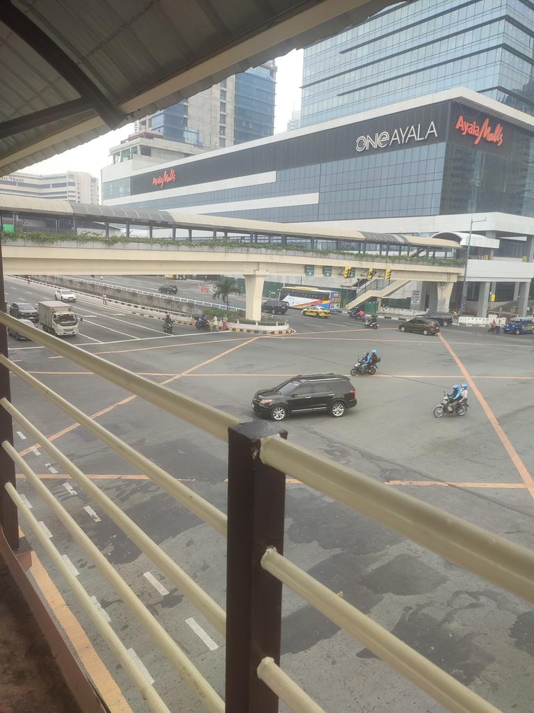 Japoy__'s tweet photo. Tungunuuu ni ateng konduktora na sumagot sakin na pa gate 3 yung jeep.. napunta akong Ayala 😭

Hinahanap na ako sa meeting potaccaaaaaa https://t.co/DmAbcEoQij