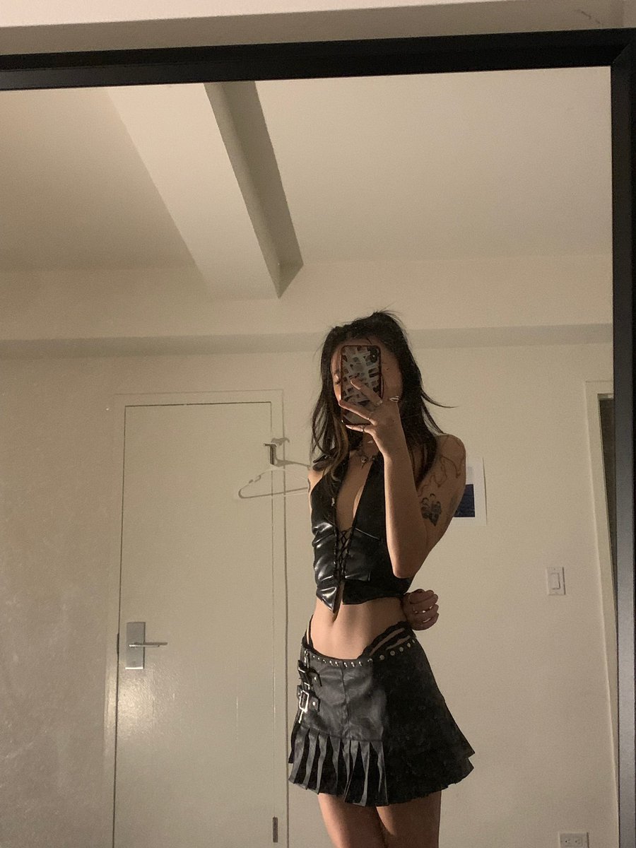 clitasaurus rex on Twitter "do i have a slutty waist"