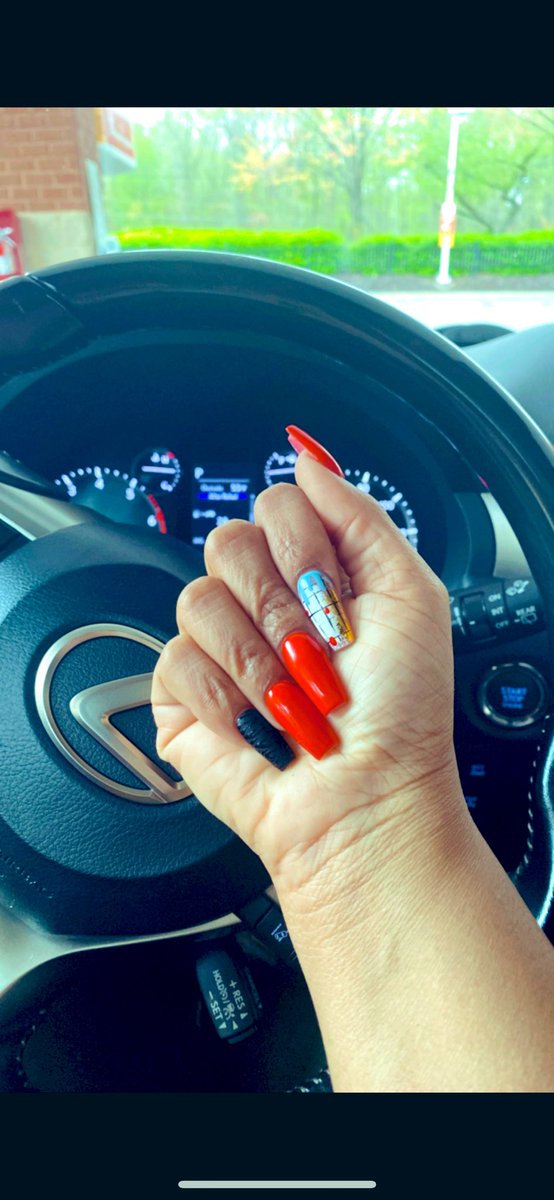 MissSunniD's tweet photo. My nails 💅🏼😍 https://t.co/EbA7223M7U