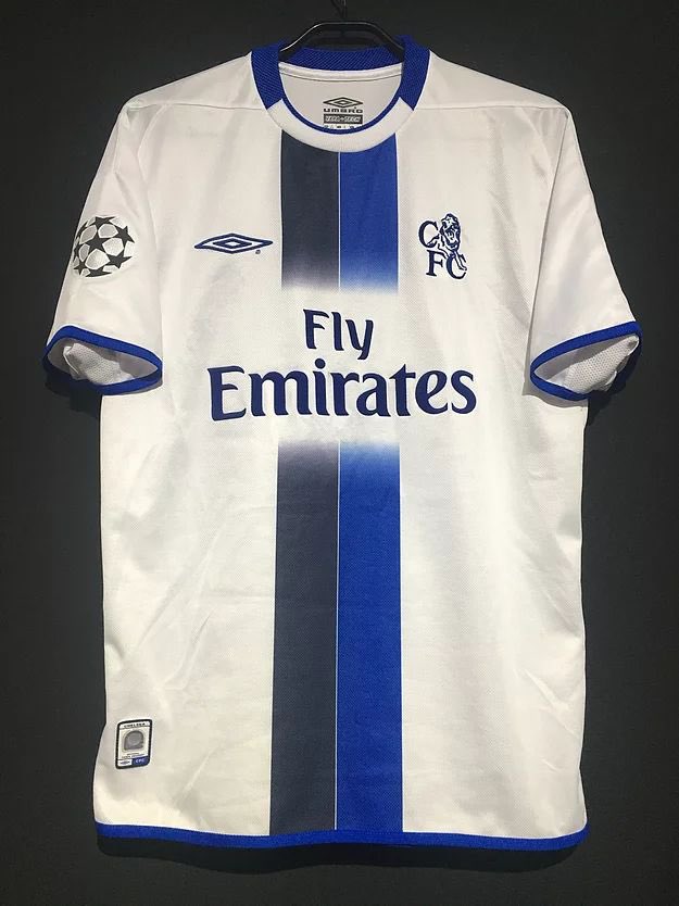 FrankKhalidUK's tweet photo. First Chelsea player that comes to your mind when you see this away 2004/05 Chelsea shirt? https://t.co/MMXsBXDrn3
