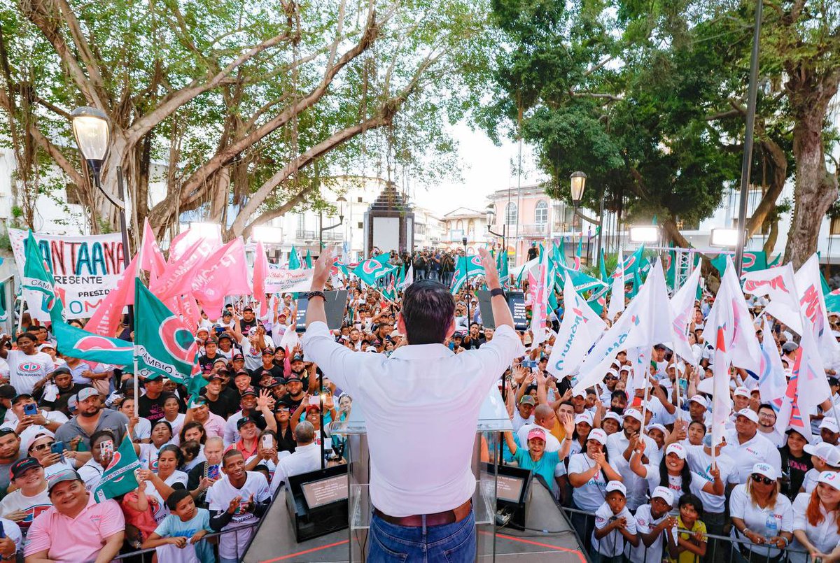 romuloroux's tweet photo. ¡Hoy los panameños decimos basta!

Vamos a terminar con la impunidad, la corrupción y el clientelismo.
Panamá es un país con mucho potencial, ¡vamos a construir un nuevo Panamá! #LosBuenosSomosMás #LoBuenoViene https://t.co/AFPdYkLQFQ