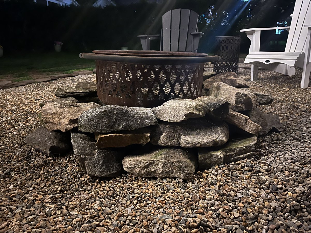 SplatoonBad's tweet image. “the bottom one looks like ET.”
- me trying to relax rn