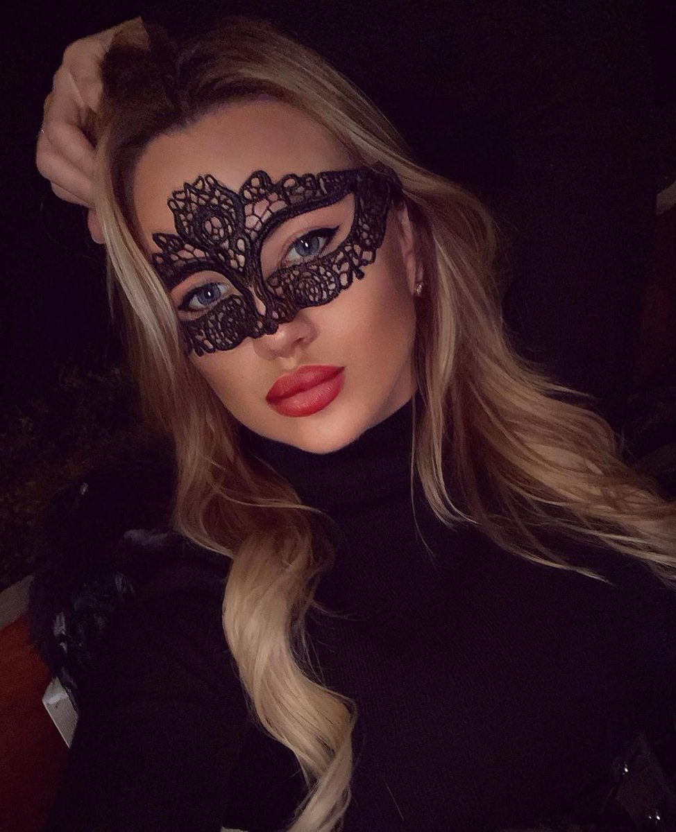 RonalynDP's tweet photo. Очень часто, стремясь любить себя, мы попадаем в ловушку собственного ума, который считает: чтобы полюбить себя, нам нужно стать совершеннее🙈 #homegym #portrait #healthylifestyle #fit #czechgirl #prague #winter #toocoldoutside https://t.co/pgpVMzKIAH