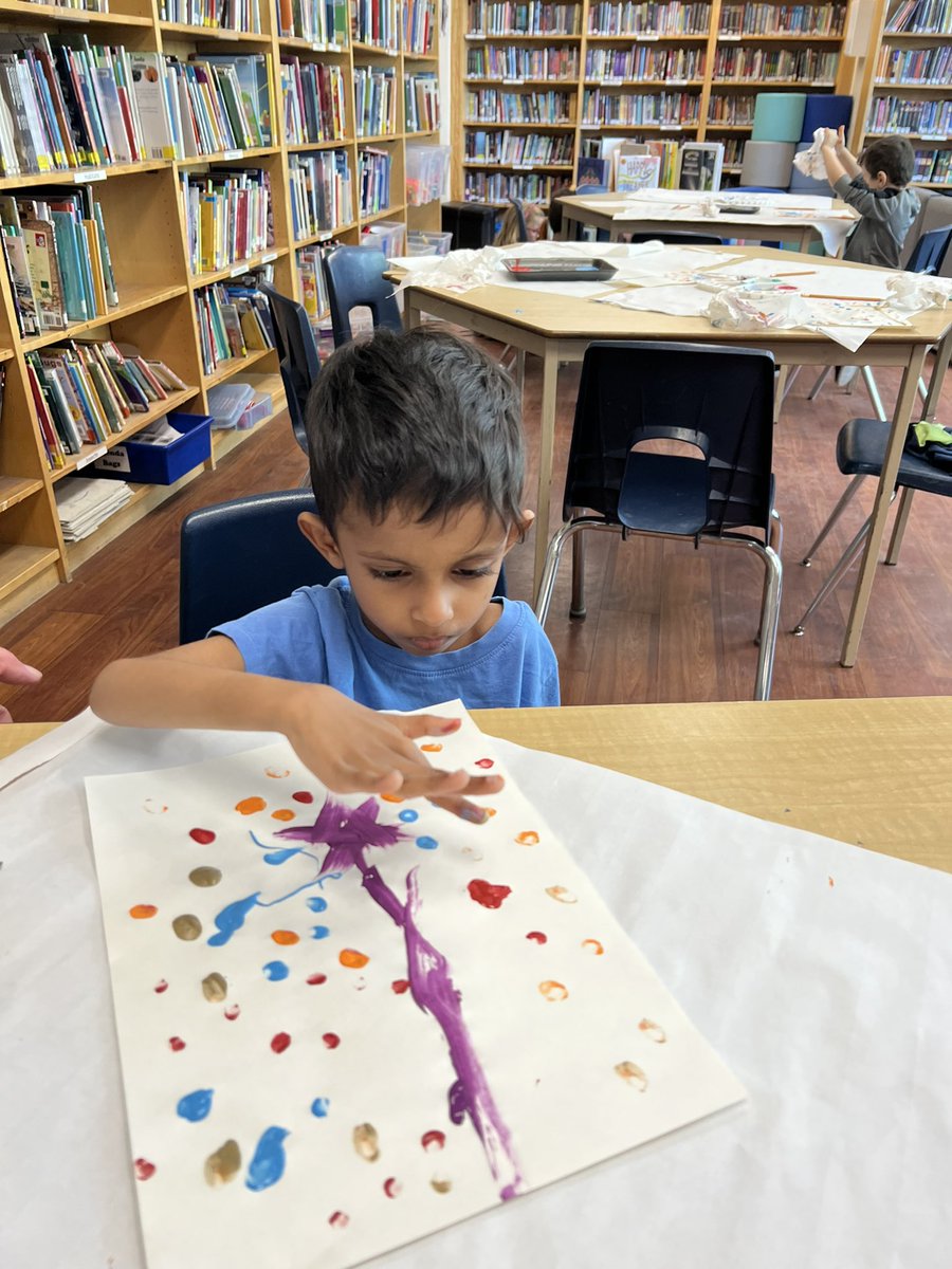 PElibrary2022's tweet photo. After reading ‘Wishing Upon a Dream’ by Margaret Wise Brown we created beautiful wishing flowers using our fingers. https://t.co/FdEXrLnF50