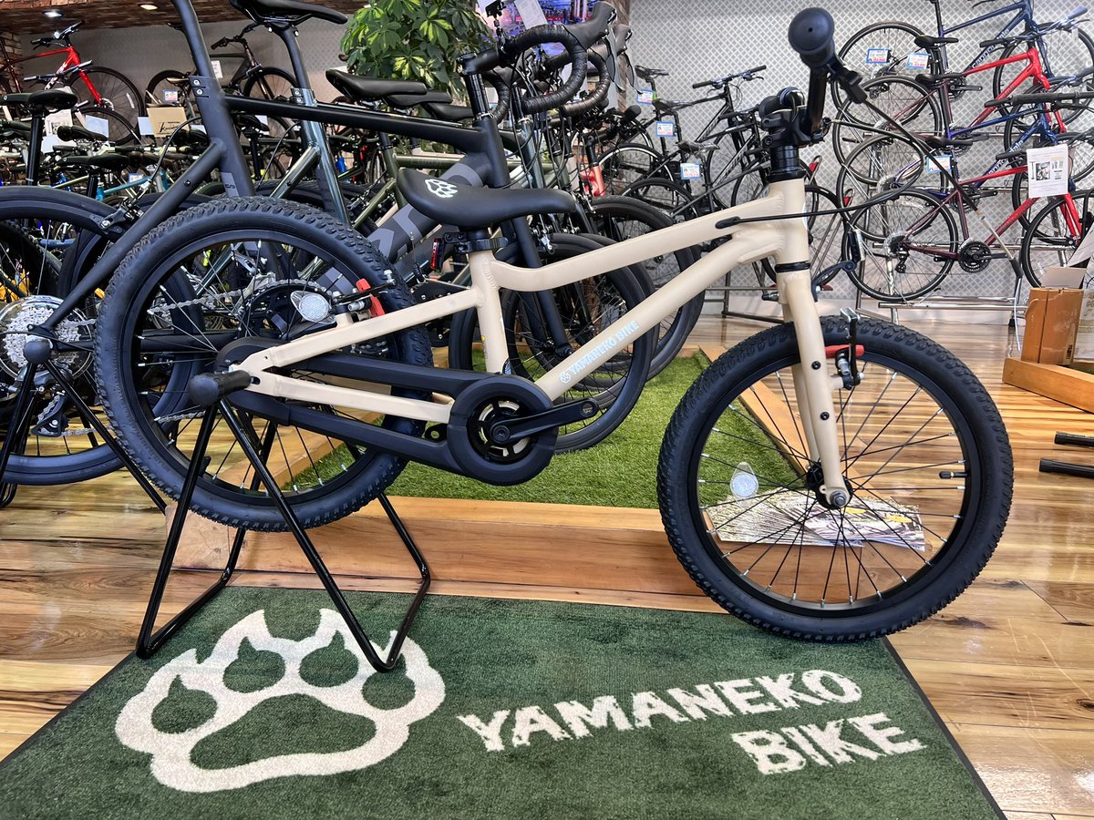 kanekoings's tweet photo. YAMANEKO BIKE 16㌅ 18㌅
発売されました!
各サイズ各色在庫ございます。
工具不要でなんとキックバイクに変身しちゃうんです‼️
#カネコイングス #YAMANEKOBIKE #ヤマネコバイク #アイデス #dbike #キックバイク #子供車 #子供用自転車 #サイクリング https://t.co/2ELL3ZFKgd