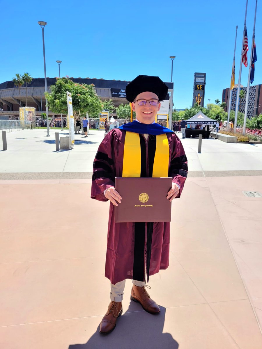 Officially Dr. Felipe A. Gómez Trejos. 

Excited and looking forward now to my next chapter at Tulane Economics!
@TulaneSLA @Tulane @WPCareySchool @ASU #ASUGrad