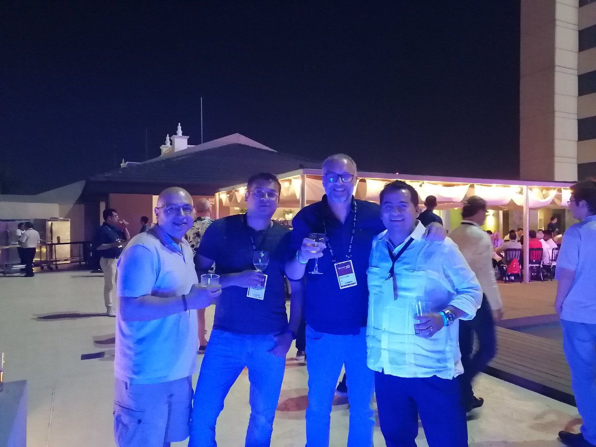 maxvel18's tweet photo. #lacnic39 #Italy #Mexico @flavioluciani81 efm Toth https://t.co/bix9Kfdebl