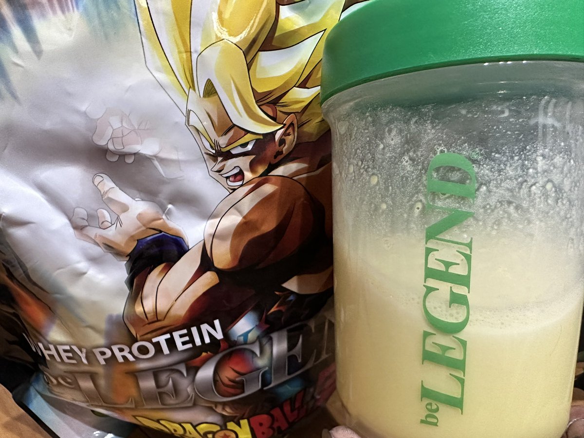 kuromaru_seibi's tweet image. おは丸（╹◡╹）
5月9日は悟空の日で最近飲んでるビーレジェンド　#belegend  ＃プロテイン　はスーパーサイヤ人の悟空のかめはめ波風味！
かめはめ波風味って気になりますよね
飲んでみると本当にソーダに近い味